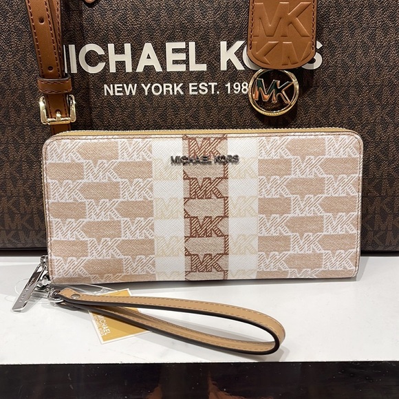 MICHAEL KORS Leather Continental Phone Holder Wristlet Wallet 
Camel 
NWT - Picture 4 of 16